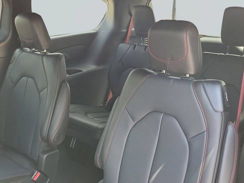New 2027 Chrysler Pacifica Select FWD image 33