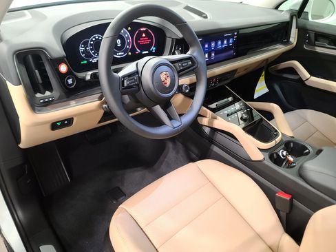 New 2026 Porsche Cayenne image 4