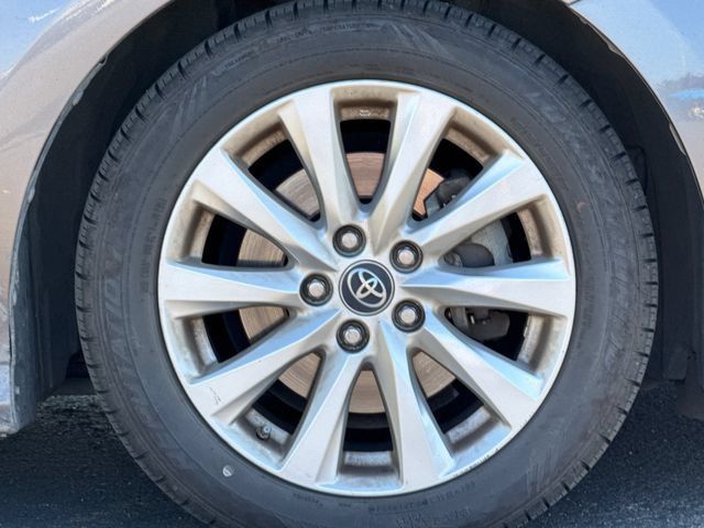 Used 2018 Toyota Camry LE w/ Moonroof Package FWD image 6