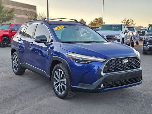 Used 2025 Toyota Corolla Cross XLE image 7