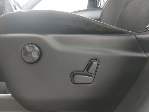 Used 2019 Jeep Grand Cherokee Laredo image 32