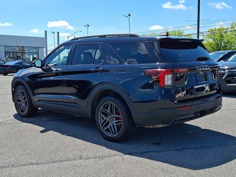 Used 2025 Ford Explorer ST-Line w/ ST-Line Street Pack AWD/4WD image 4