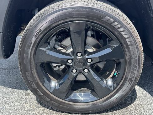 Used 2024 Jeep Grand Cherokee Altitude image 6