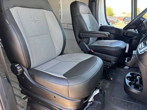 Used 2024 RAM ProMaster 2500 w/ Convenience Group FWD image 10