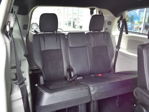 Used 2019 Dodge Grand Caravan SXT FWD image 39