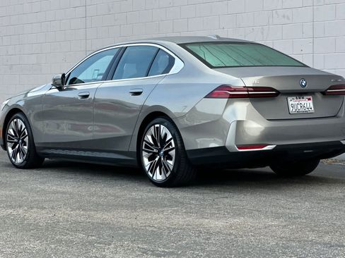 Used 2024 BMW i5 eDrive40i w/ M Sport Package image 7