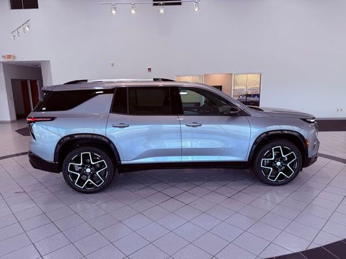 Used 2025 Chevrolet Traverse High Country image 18