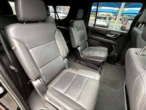 Used 2022 Chevrolet Suburban Z71 w/ Luxury Package image 19