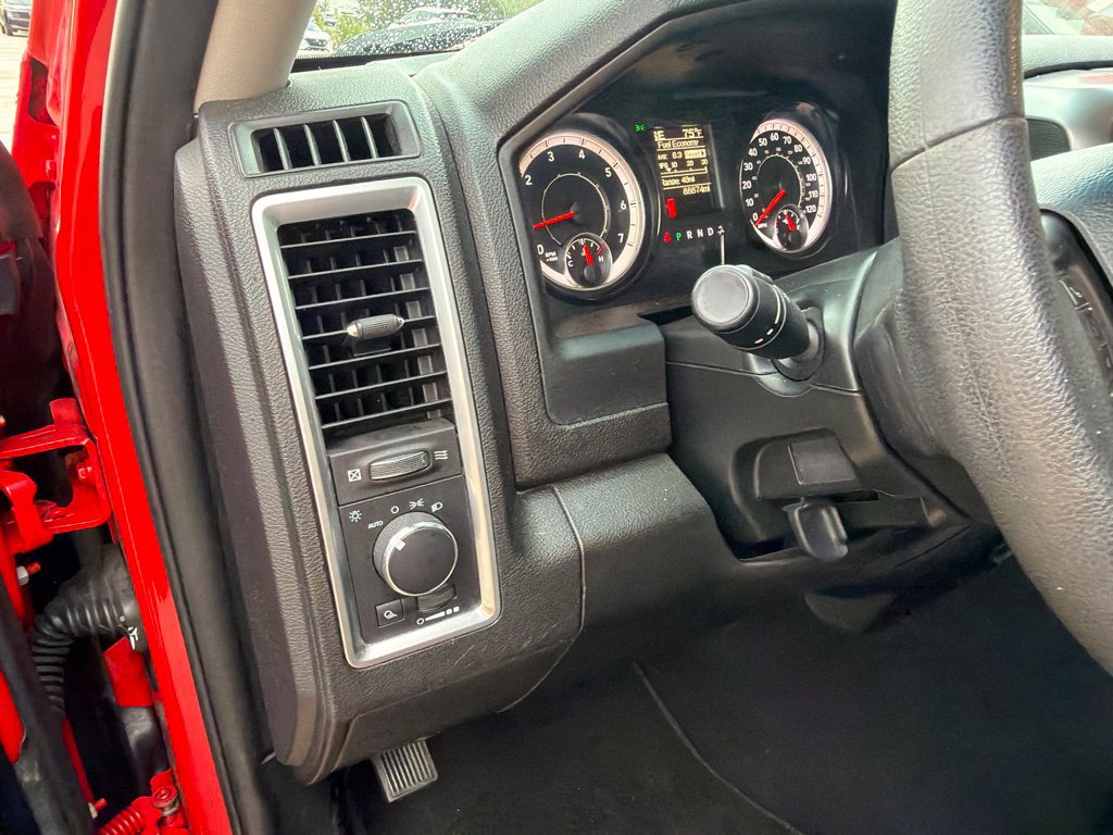 Used 2021 RAM 1500 Classic SLT RWD image 28
