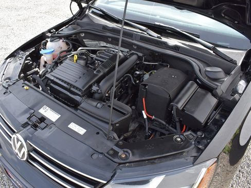 Used 2017 Volkswagen Jetta SE image 32