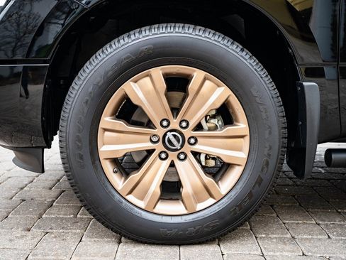 Used 2024 Nissan Titan SV w/ SV Bronze Edition Package image 13