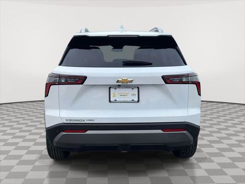 Used 2025 Chevrolet Equinox LT w/ Convenience Package II image 6