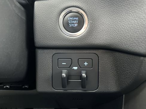 Used 2024 Toyota Tundra Limited AWD/4WD image 30