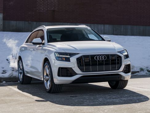Used 2023 Audi Q8 Premium w/ Convenience Package image 2