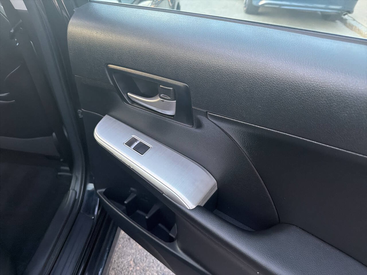 Used 2012 Toyota Camry SE w/ Leather Pkg FWD image 32