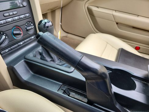 Used 2006 Ford Mustang Premium image 28