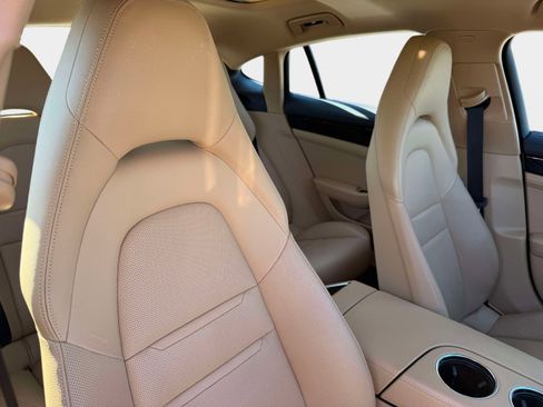 Used 2022 Porsche Panamera 4 image 34
