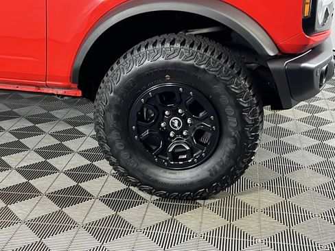 Used 2023 Ford Bronco Wildtrak image 3