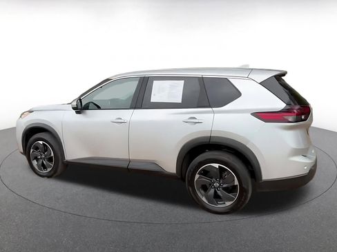 Used 2025 Nissan Rogue SV image 10