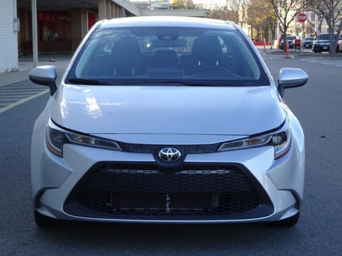 Used 2021 Toyota Corolla LE image 2