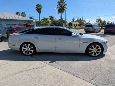 Used 2017 Jaguar XJ L Portfolio RWD image 7