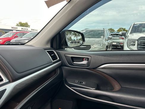 Used 2019 Toyota Highlander Limited AWD/4WD image 28