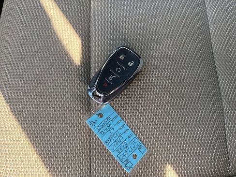 Used 2022 Chevrolet Traverse LT image 37