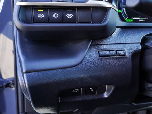 Certified 2025 Toyota Crown Signia Limited w/ Advanced Technology Package image 18