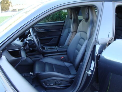 Used 2022 Porsche Taycan image 7