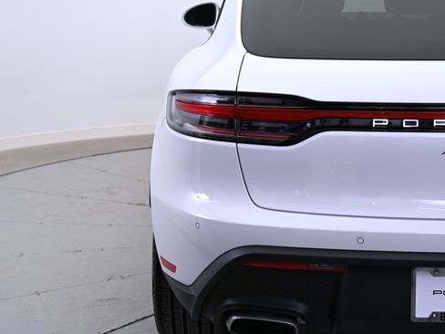 Used 2025 Porsche Macan image 13