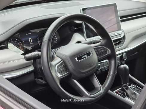 Used 2022 Jeep Compass Limited image 14