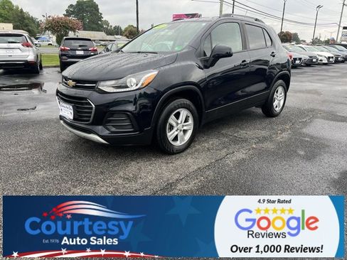 Used 2022 Chevrolet Trax LT w/ LT Convenience Package image 3
