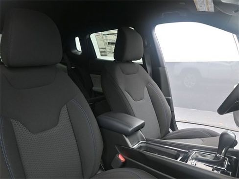 Used 2025 Jeep Compass Sport w/ Mopar Graphics Package image 13