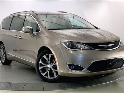 Used 2017 Chrysler Pacifica Limited w/ UConnect Theater Package