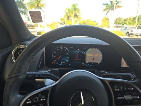 Used 2020 Mercedes-Benz GLB 250 4MATIC image 16