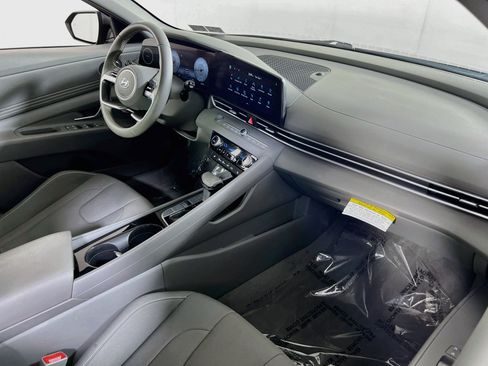 Used 2023 Hyundai Elantra SEL w/ Convenience Package FWD image 28