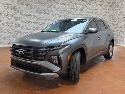 Certified 2025 Hyundai Tucson SE image 4
