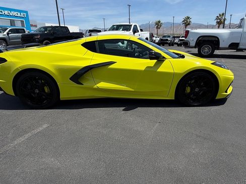 Used 2022 Chevrolet Corvette Stingray Coupe w/ 1LT RWD image 2
