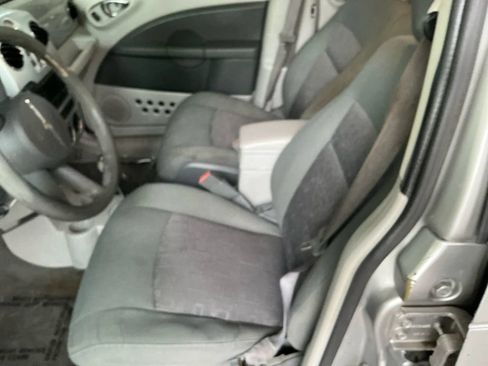 Used 2009 Chrysler PT Cruiser FWD image 3