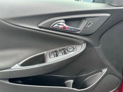 Used 2018 Chevrolet Malibu LT image 3