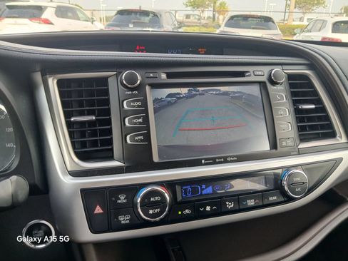Used 2018 Toyota Highlander XLE FWD image 31