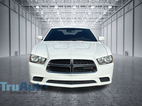 Used 2014 Dodge Charger SE w/ Sport Appearance Group RWD image 2