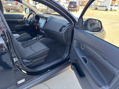 Used 2025 Mitsubishi Outlander Sport AWD image 11