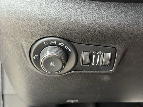 Used 2024 Jeep Compass Latitude AWD/4WD image 25