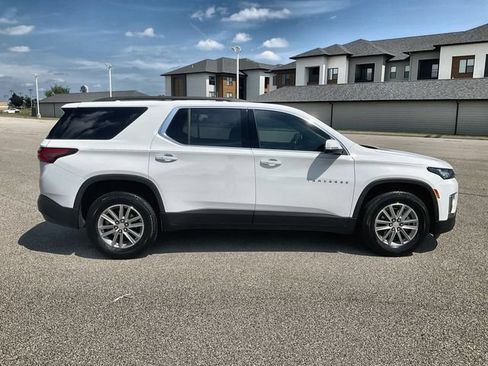 Used 2022 Chevrolet Traverse LT FWD image 13