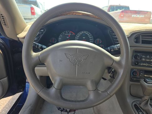Used 2004 Chevrolet Corvette Coupe w/ Preferred Equipment Group RWD image 16