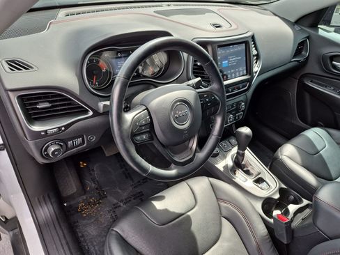 Used 2021 Jeep Cherokee Trailhawk w/ Premium Leather Package AWD/4WD image 16