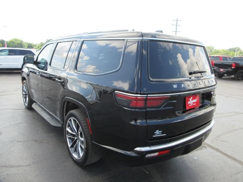 Used 2023 Jeep Wagoneer Series II w/ Premium Group I AWD/4WD image 9