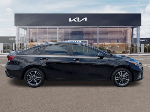 Certified 2023 Kia Forte LXS w/ LXS Technology Package FWD image 3