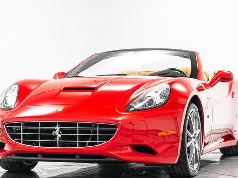 Used 2013 Ferrari California image 5